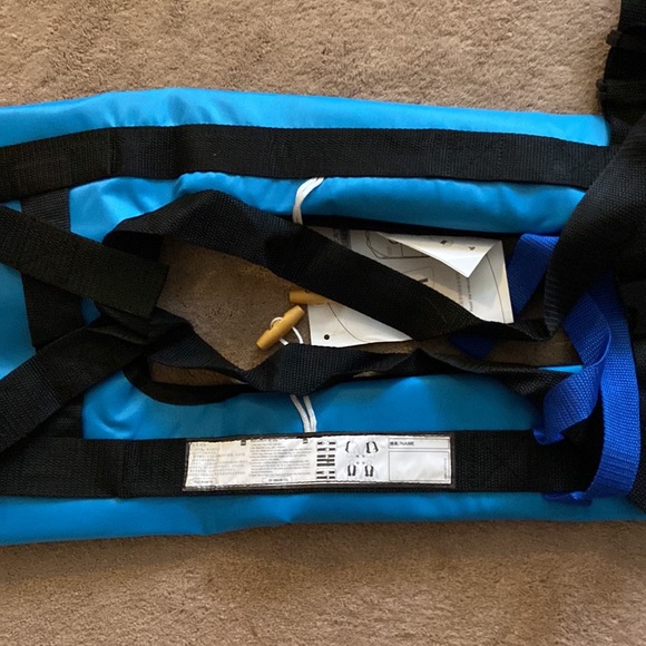 Life jacket. Never worn. New with tags. Manual inflatable jacket - Picture 6 of 13